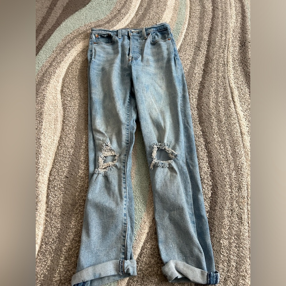 LEVI SIZE 26 RIPPED JEANS